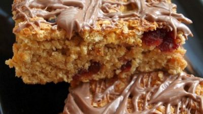 Овсяные квадратики с клюквой и шоколадом