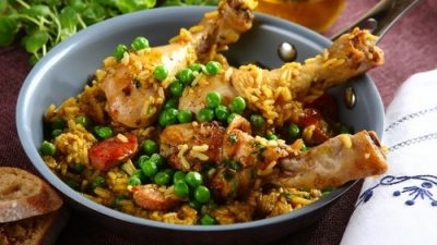 Паэлья с куриными ножками и овощами