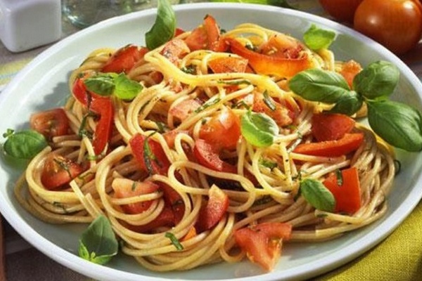 макароны с томатами и базиликом рецепт | Дзен