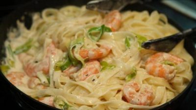 Паста с сыром и креветками