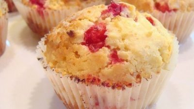 Пасхальные вишневые булочки