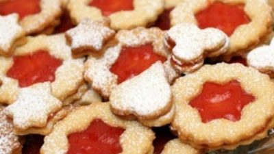 Печенье миндальное с корицей, кардамоном и ягодным джемом