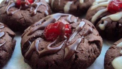 Печенье с вишней и шоколадной крошкой