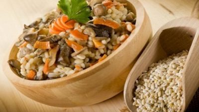 Перловая каша с цукини и белыми грибами