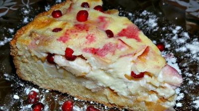Песочный пирог с фруктами в сметанной заливке