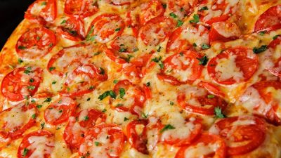 Пицца «Маргарита» с сыром по-домашнему