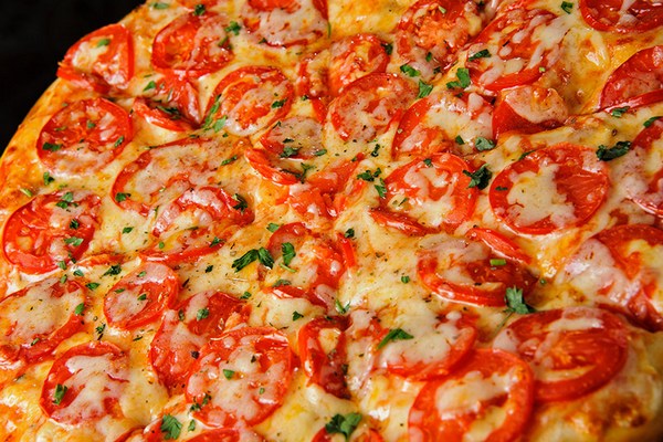 Пицца «Маргарита» с сыром по-домашнему