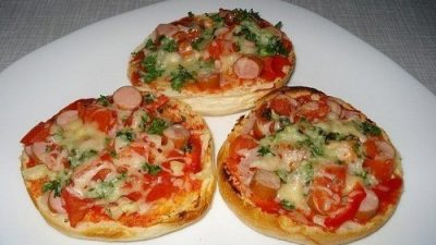Пицца на булочках на скорую руку