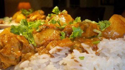 Пикантная курица с рисом и карри