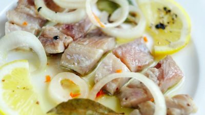 Пикантная селедка по-голландски с лимоном