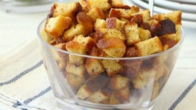 Пикантные сухарики с базиликом