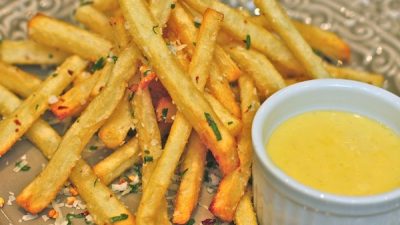 Пикантный картофель фри с красным перцем