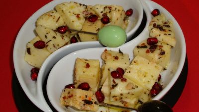 Пикантный сыр в пряном маринаде