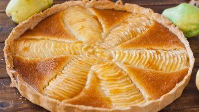 Пирог из творога с карамельными грушами