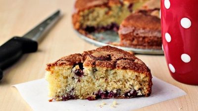 Пирог с малиной на кислом молоке