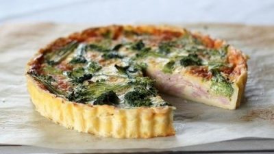 Пирог с ветчиной и брокколи под сыром