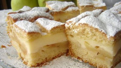 Пирог с яблоками в сметанном креме