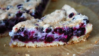 Пирог со смородиной по-домашнему