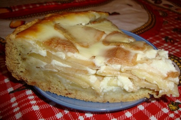 Пирог «Яблоки на снегу» со сметанным кремом