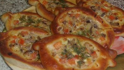 Пирожки-лодочки с грибной начинкой
