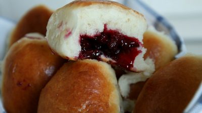 Пирожки с брусникой за 15 минут