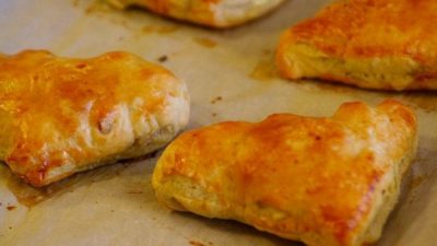 Пирожки с яйцом, сыром и ветчиной
