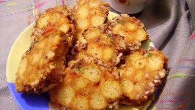 Пирожное из кукурузных палочек с орехом