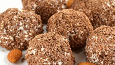 Пирожные из творога с финиками