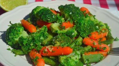 Полезный гарнир из брокколи и моркови