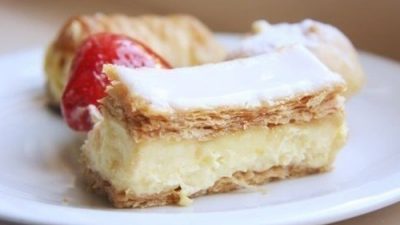 Полоски из слоеного теста с кофейным кремом