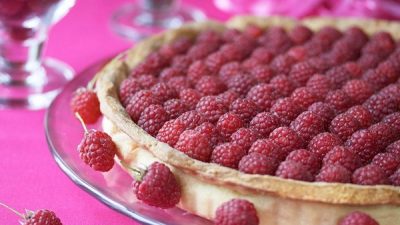 Польский пирог с малиной на сметане