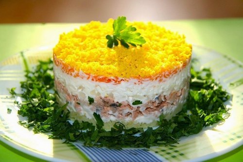 Порционный салат «Мимоза» с горбушей