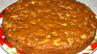 Постная коврижка с изюмом и грецким орехом
