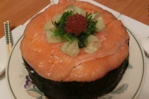 Праздничный суши-торт с креветками
