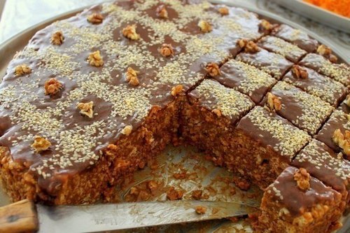 Праздничный торт «Муравейник» с орехами