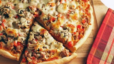 Простая пицца «Домашняя» в духовке