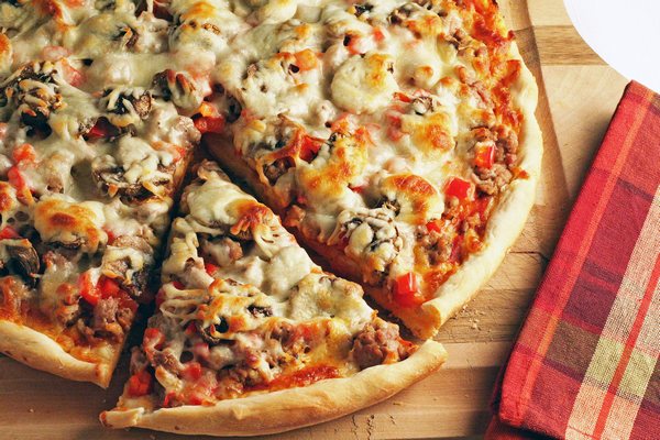 Простая пицца «Домашняя» в духовке