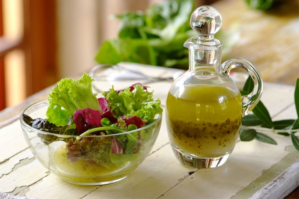 Заправка для греческого салата с пряностями и дижонской горчицей