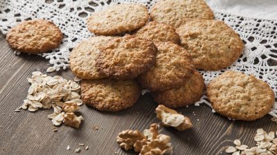 Простое овсяное печенье с грецкими орехами