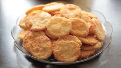 Простое сырное печенье в духовке