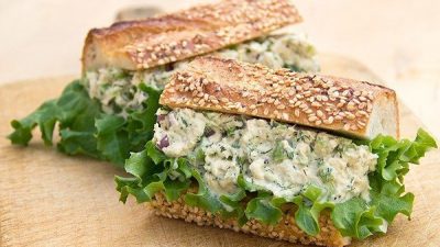 Простой бутерброд с тунцом