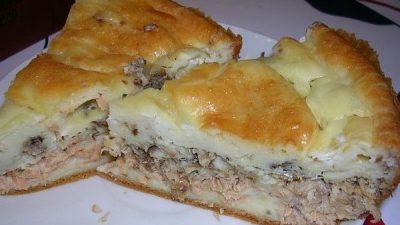 Простой и бюджетный пирог с рыбой