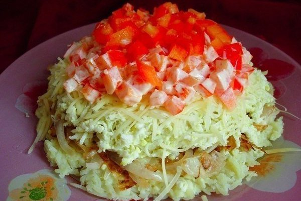 Простой картофельный салат с сыром