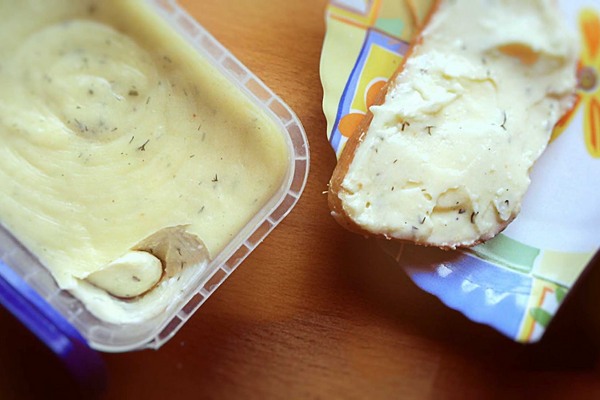 Домашний плавленый сыр – нужен творог, масло и 10 минут времени