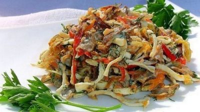 Простой салат «Нежный» с шампиньонами