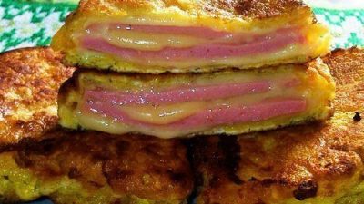 Простой шницель из ветчины и сыра