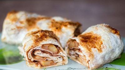 Простой штрудель с яблоками в лаваше