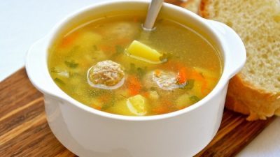 Простой суп с мясными фрикадельками
