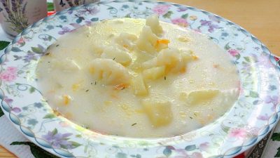 Простой сырный суп с цветной капустой