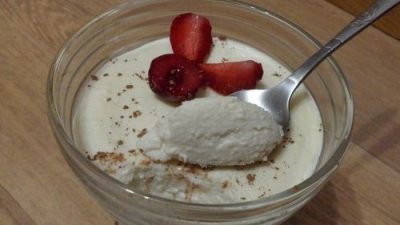 Простой творожный десерт с фруктами